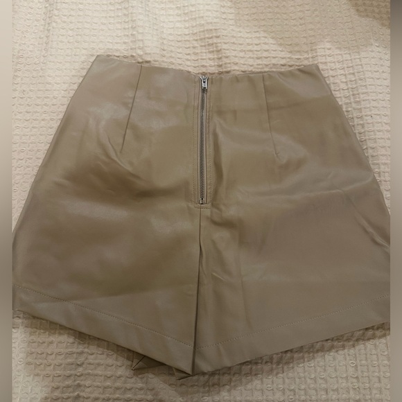 Faux Leather Tan Skort NWT Pink Lily - Picture 4 of 4